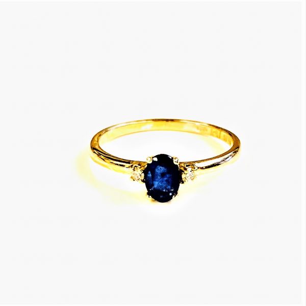 Ring with Sapphire & diamonds