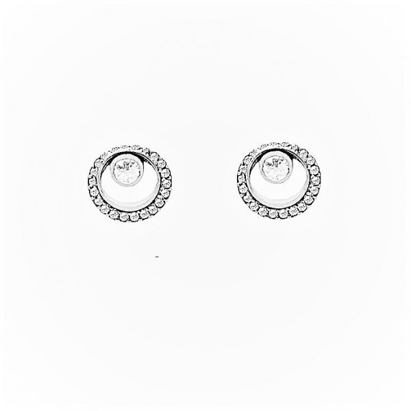 Solitaire earrings in a circle