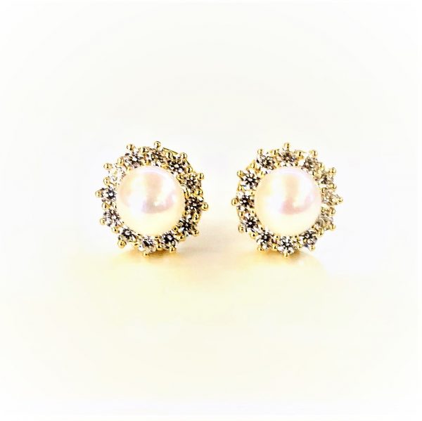 Earrings with pearl