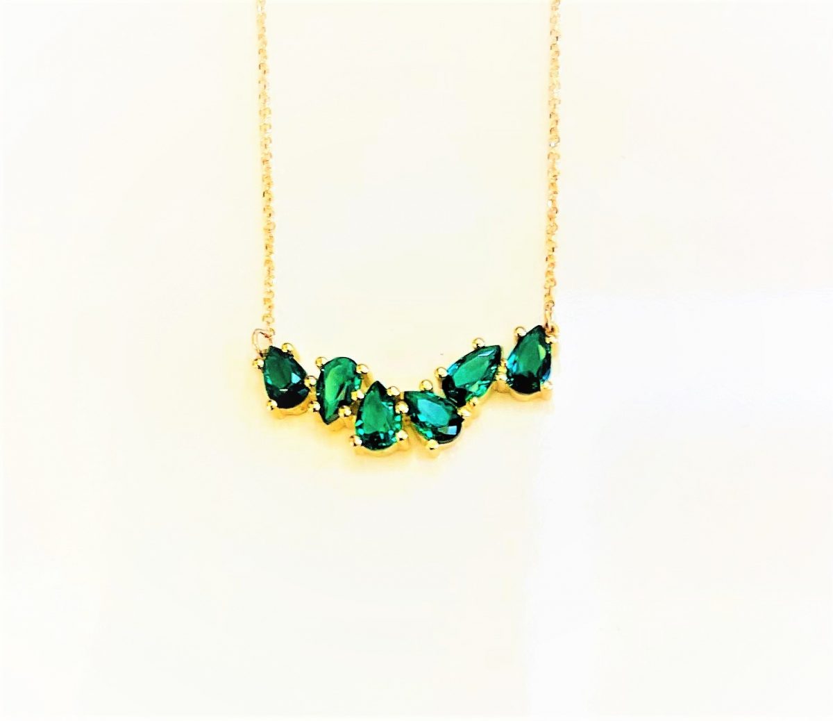 Women's necklace with green stones