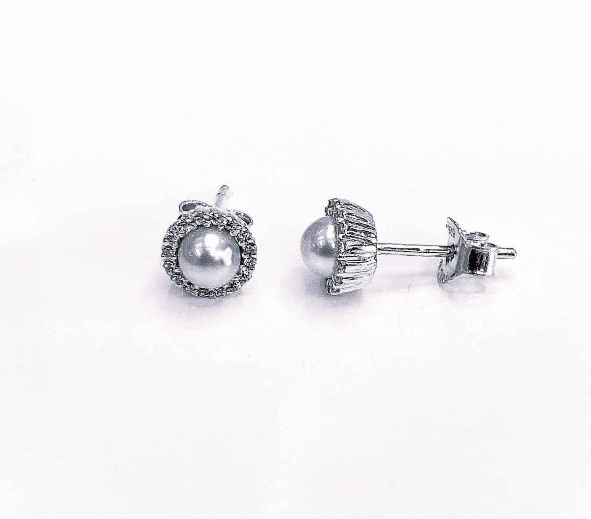 Rosette earrings with pearl