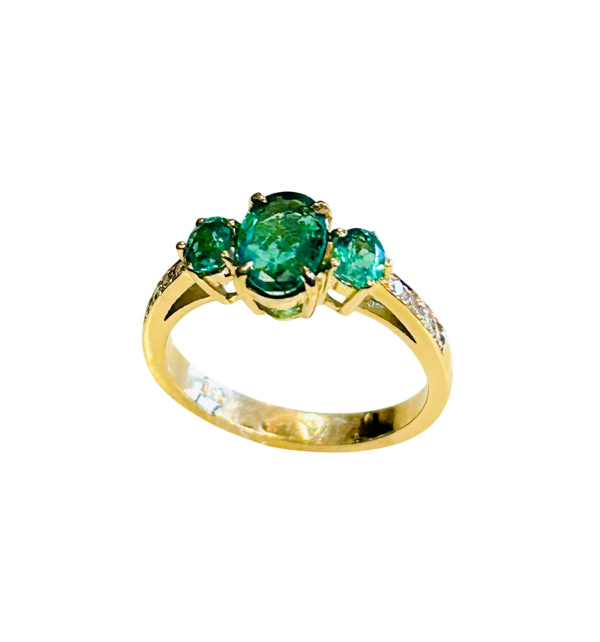 Ring with emeralds